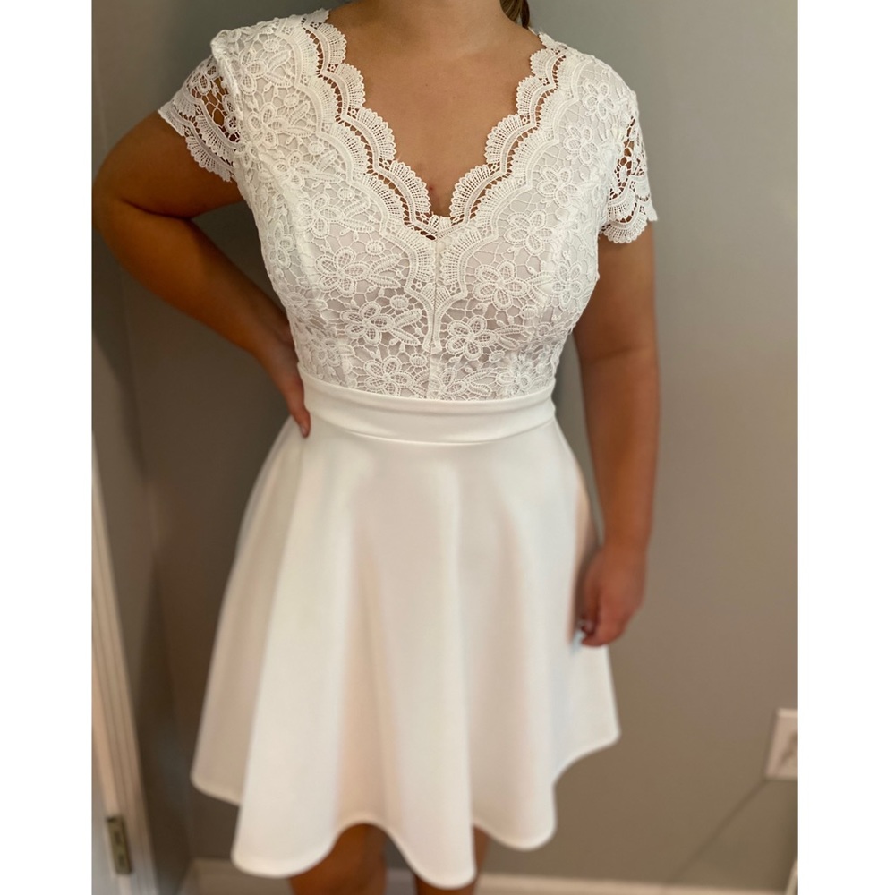 Size 5/6 (fits a medium) White Dress